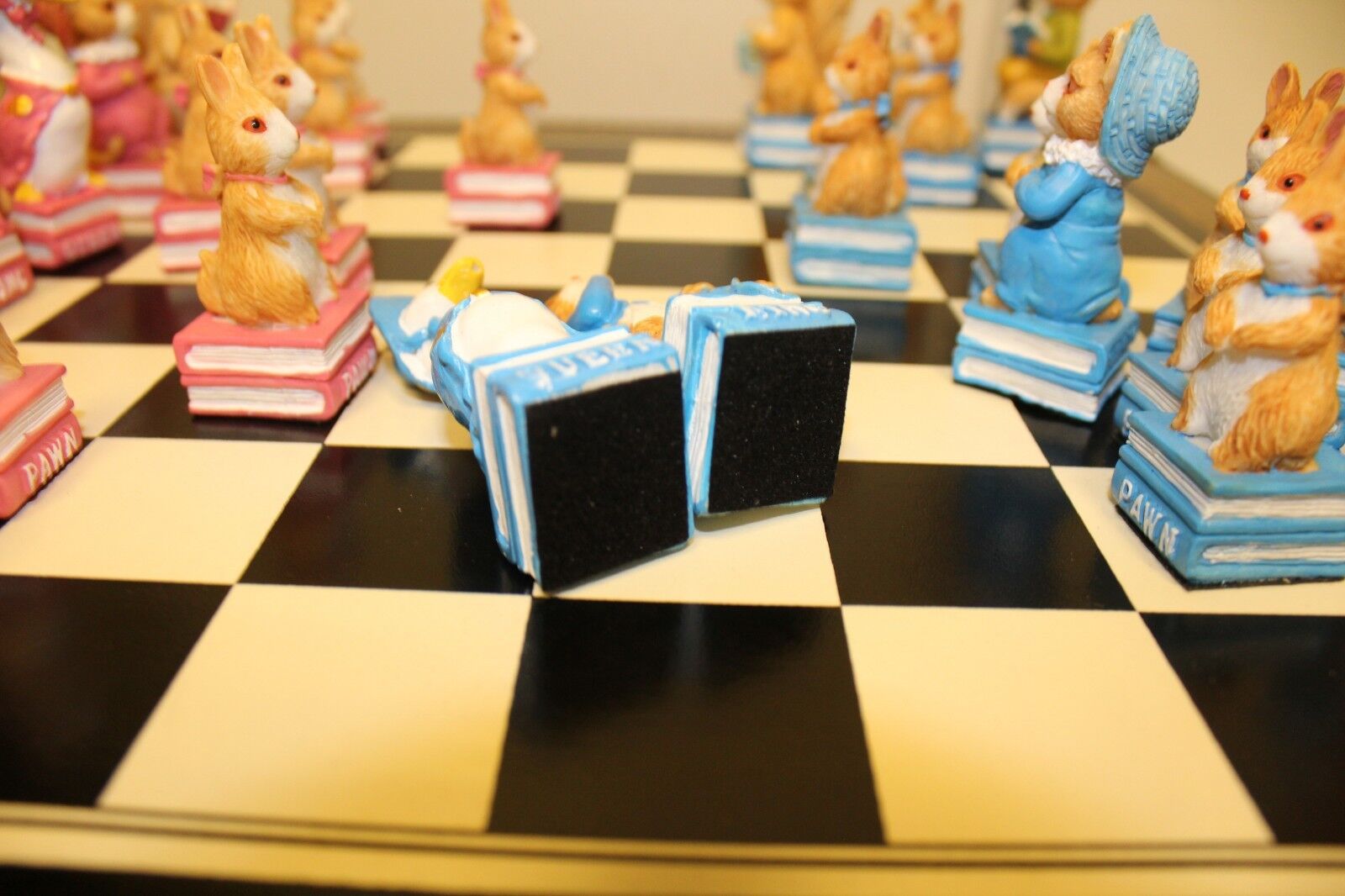 10762.Animal Fairytale Chess Set