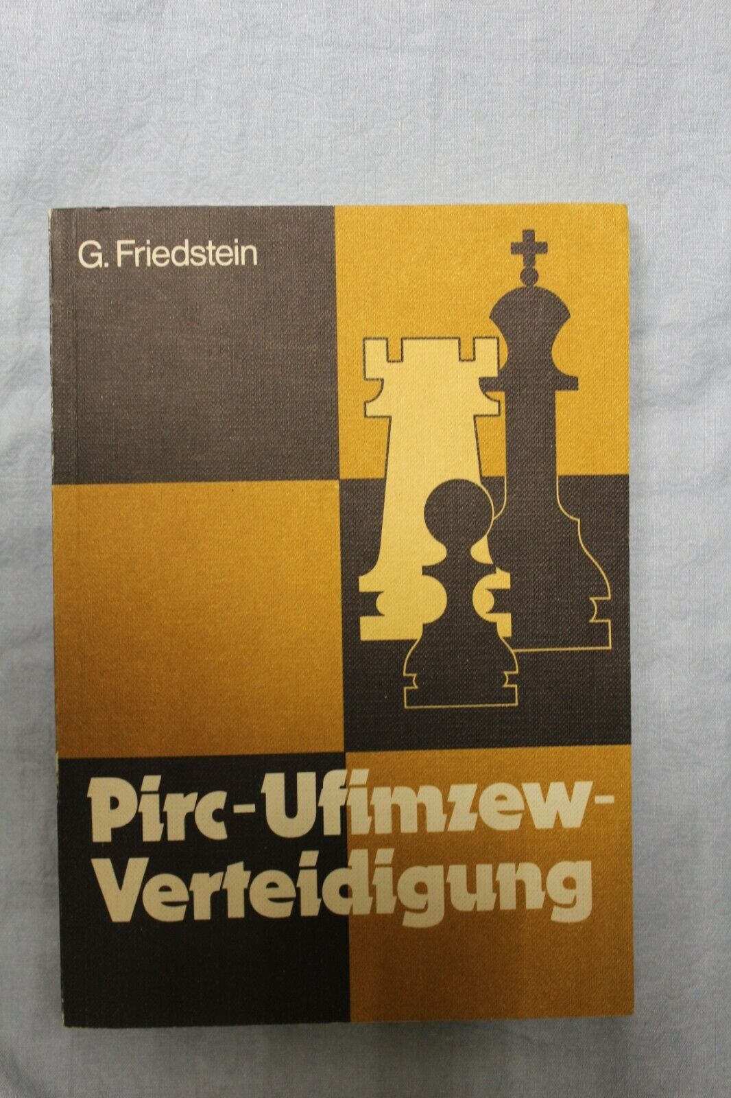 11120.Chess Book: signed Friedstein for Karpov, Pirc-Ufimzew Verteidingung, 1977