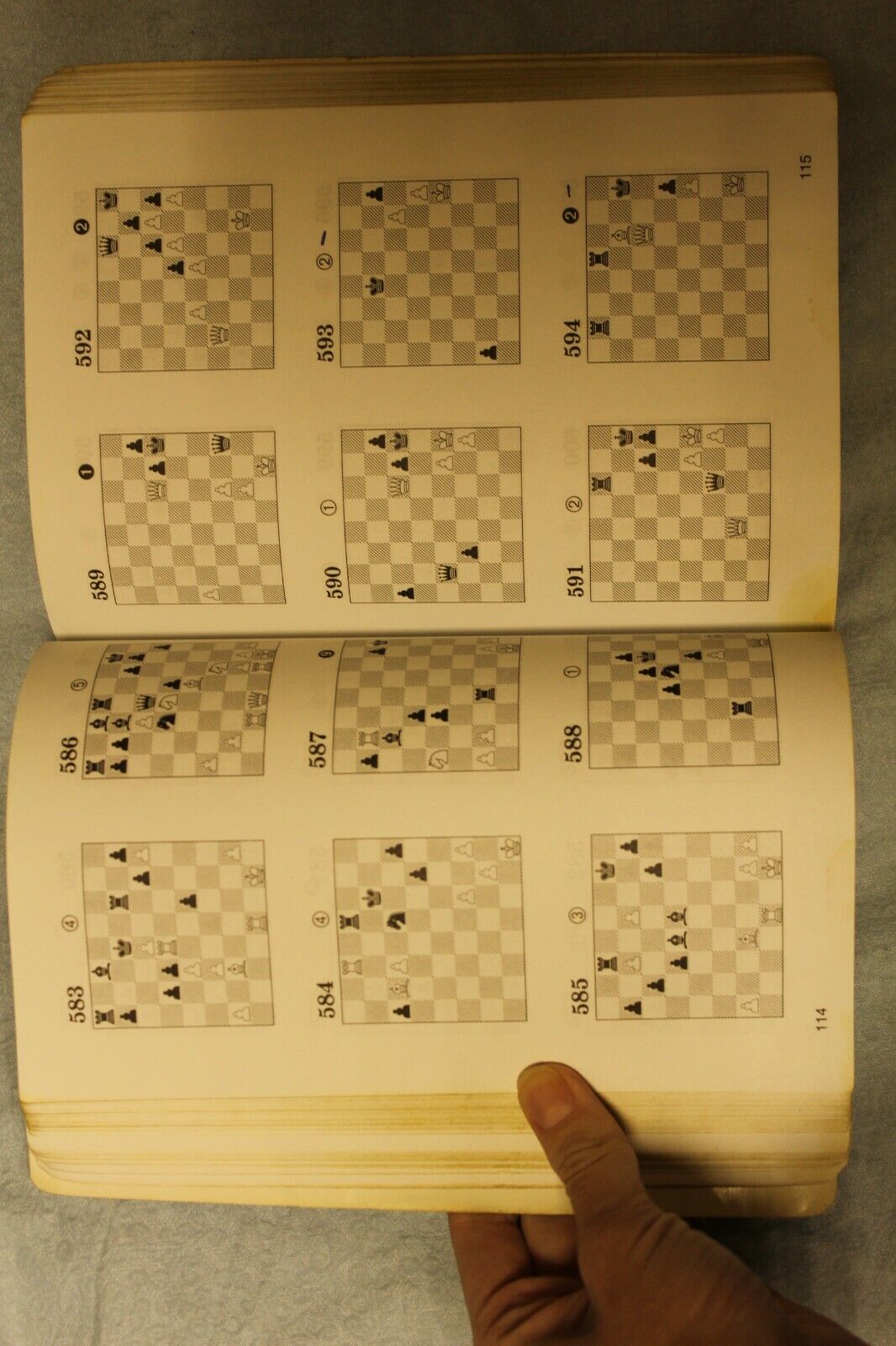 11137.Chess book:Signed Karlsen, Kramnik, Gelfand, Karyana,Combinative Motives, 2012