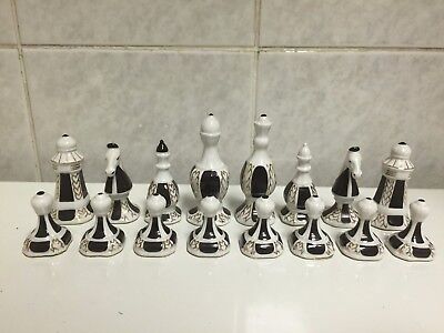 11924.VINTAGE PORCELAIN CHESS SET CMIELOW MADE IN POLAND