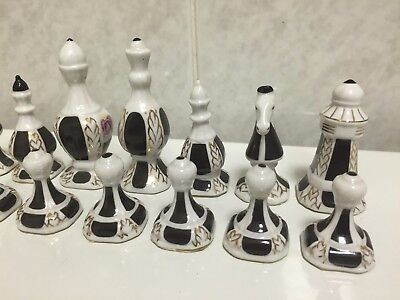 11924.VINTAGE PORCELAIN CHESS SET CMIELOW MADE IN POLAND