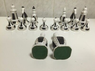 11924.VINTAGE PORCELAIN CHESS SET CMIELOW MADE IN POLAND