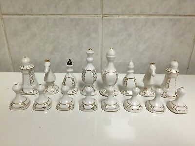 11924.VINTAGE PORCELAIN CHESS SET CMIELOW MADE IN POLAND