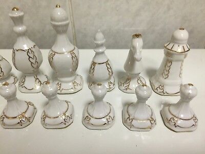 11924.VINTAGE PORCELAIN CHESS SET CMIELOW MADE IN POLAND