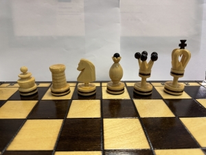 Шахматы сувенирные с металлической нитью 136
