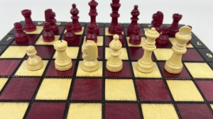 Шахматы дорожные деревянные магнитные с доской. Фиолетовые / Chess magnetic Madon  (Польша) (140)